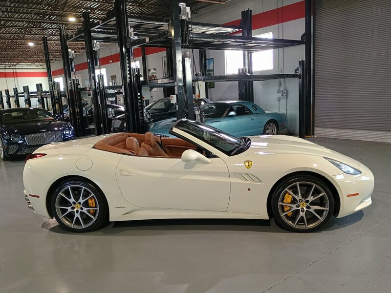 Used 2011 Ferrari California RWD image 7