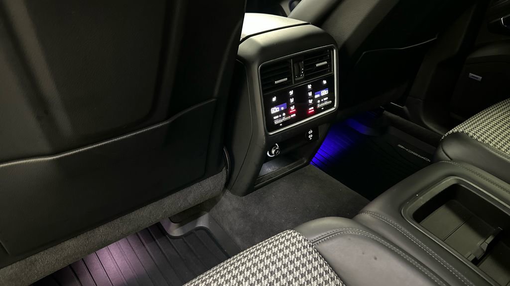 Used 2021 Porsche Cayenne GTS AWD/4WD image 21