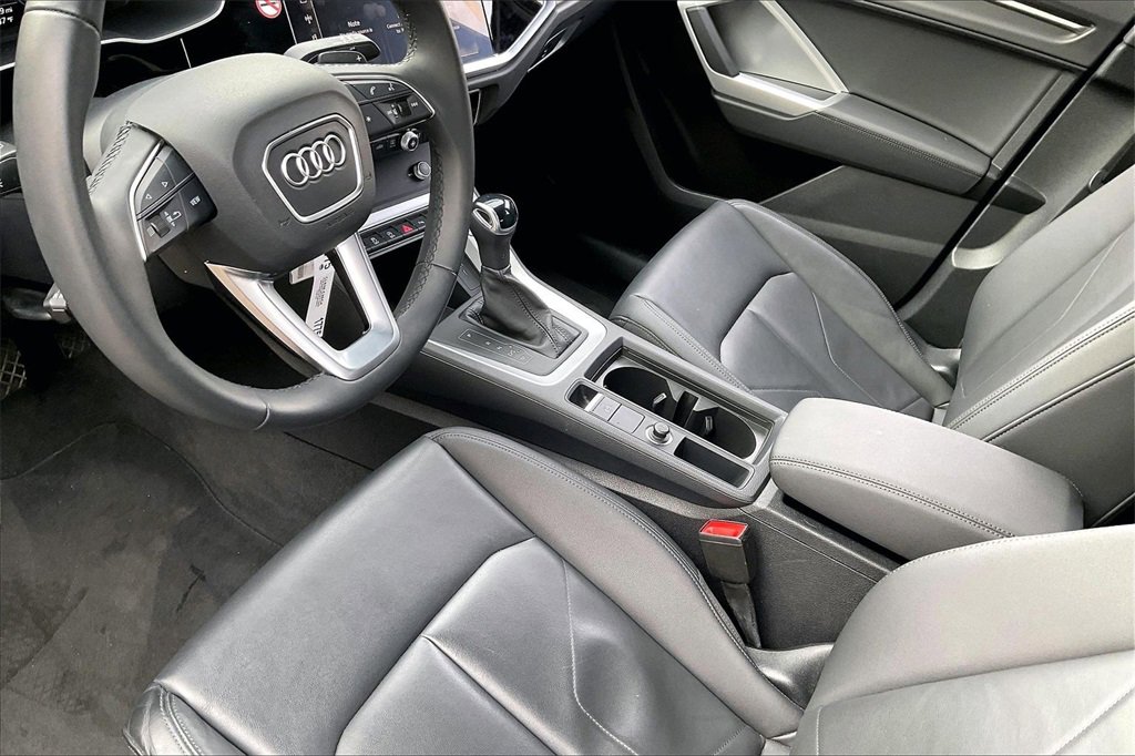 Used 2025 Audi Q3 2.0T Premium image 14