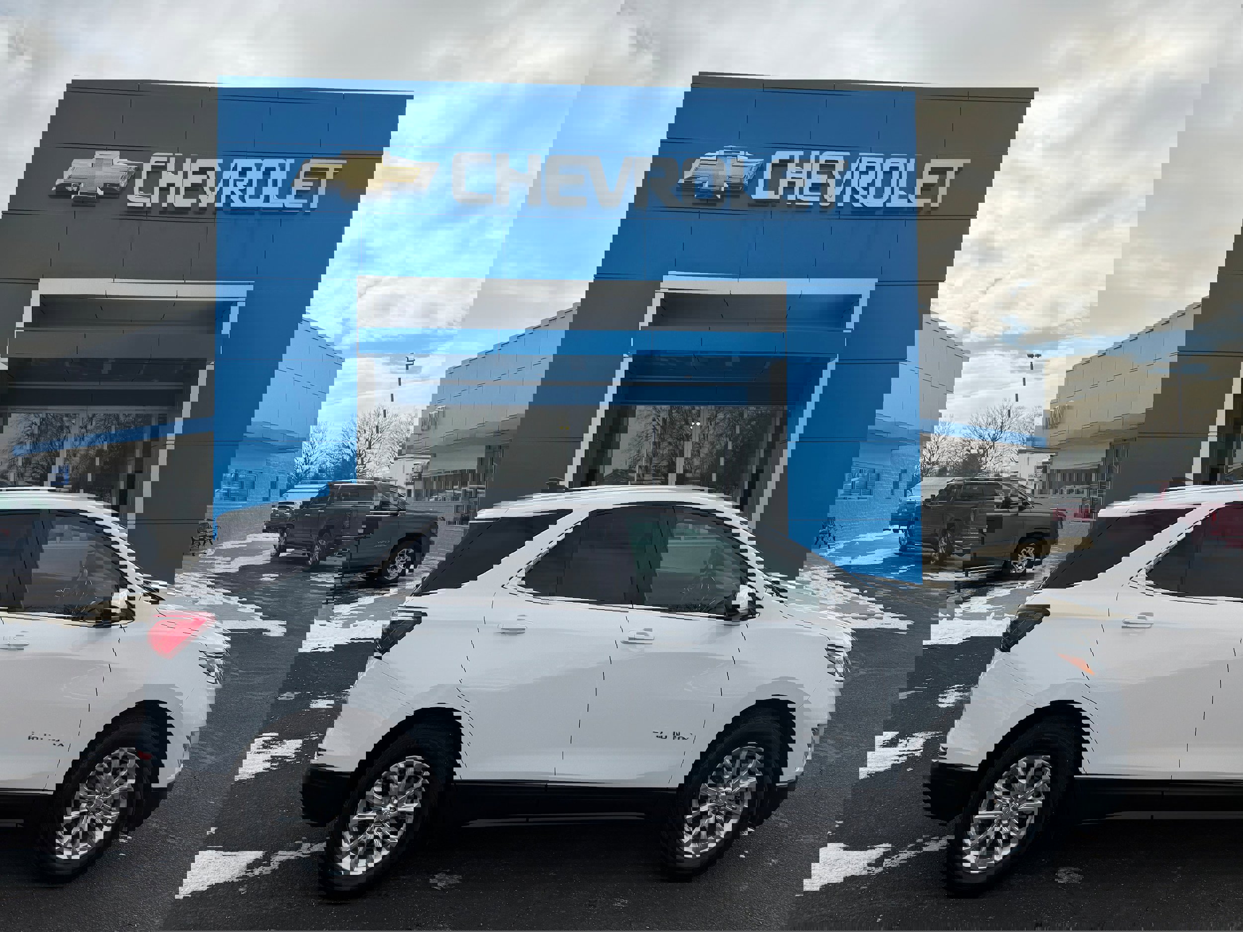 Used 2021 Chevrolet Equinox LT image 1