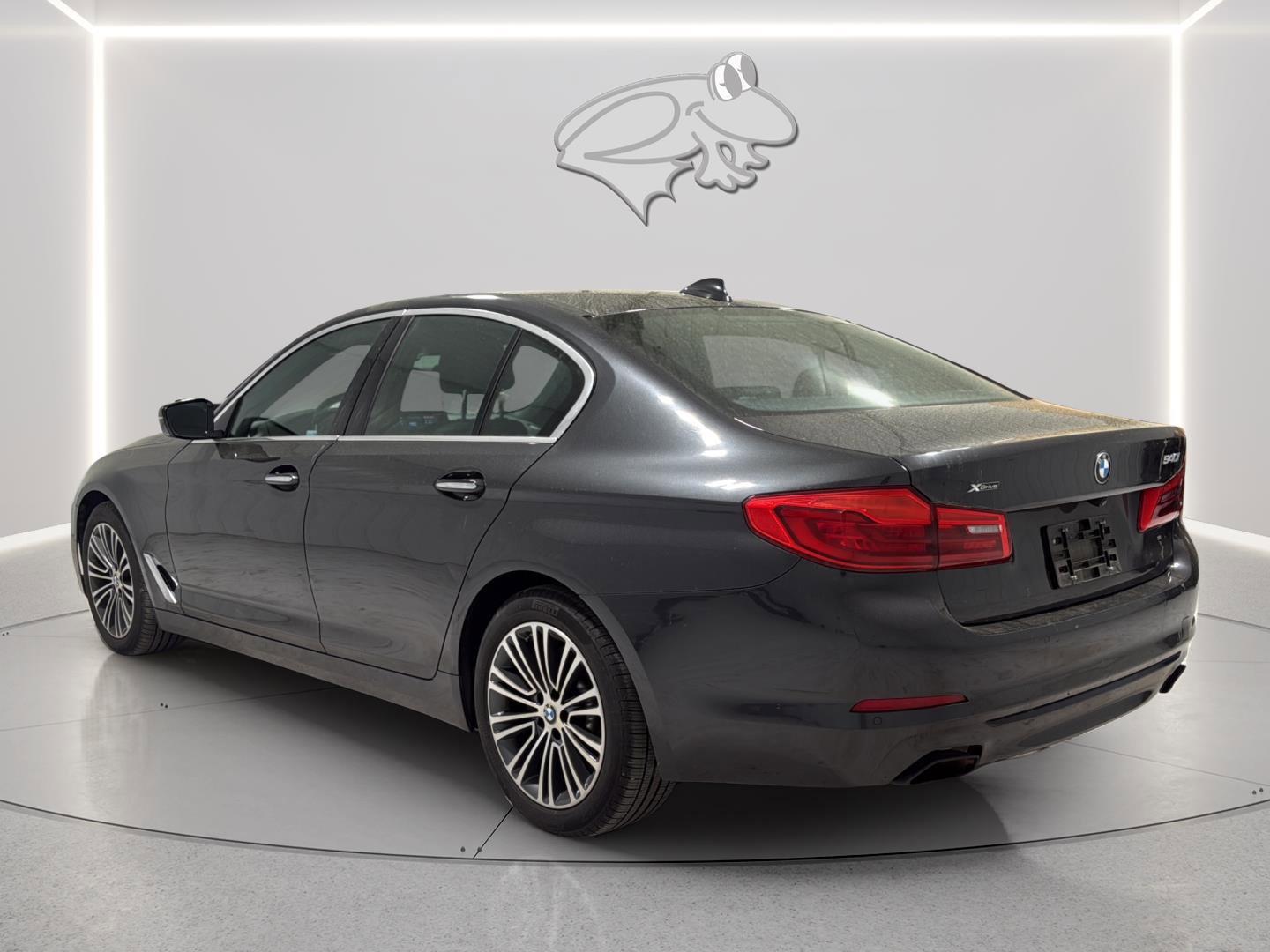 Used 2018 BMW 540i xDrive image 3