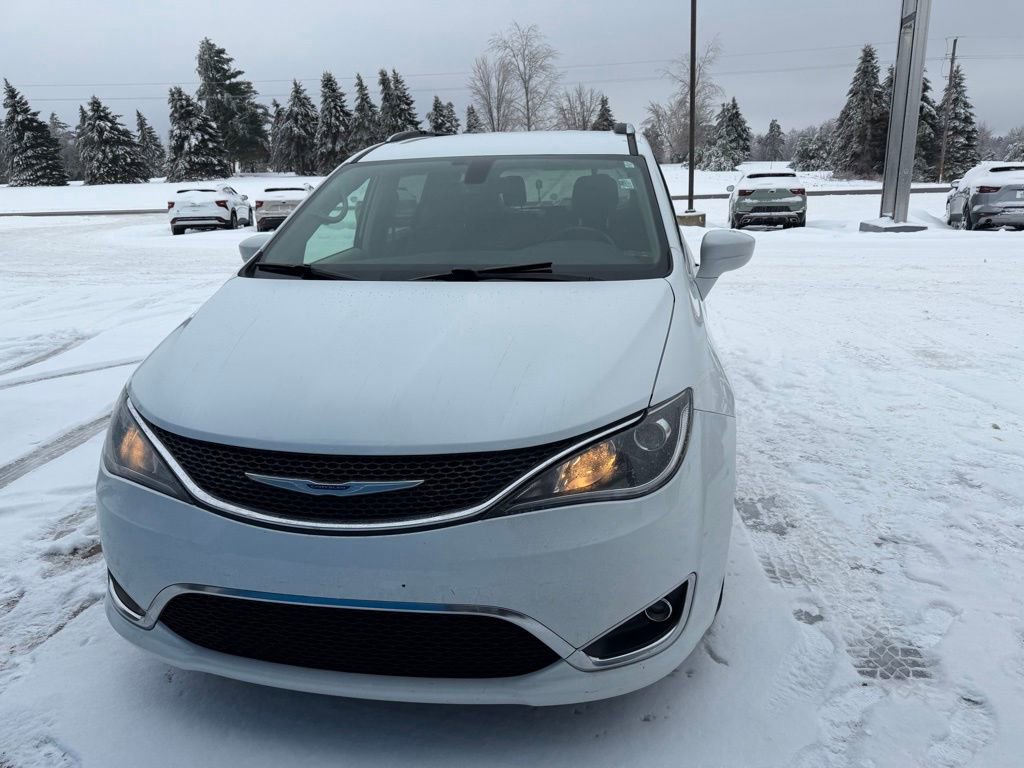 Used 2020 Chrysler Pacifica Touring-L image 2