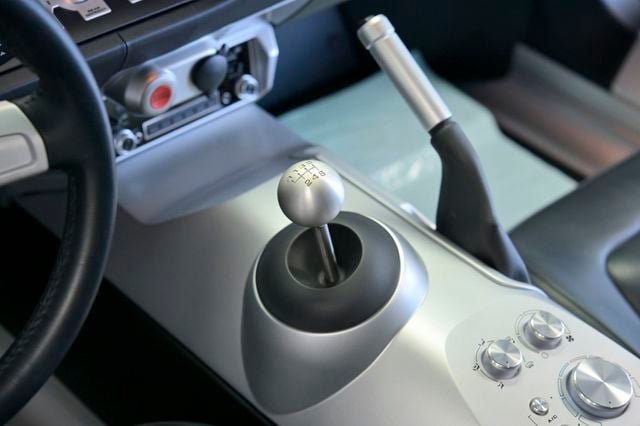 Used 2006 Ford GT RWD image 35