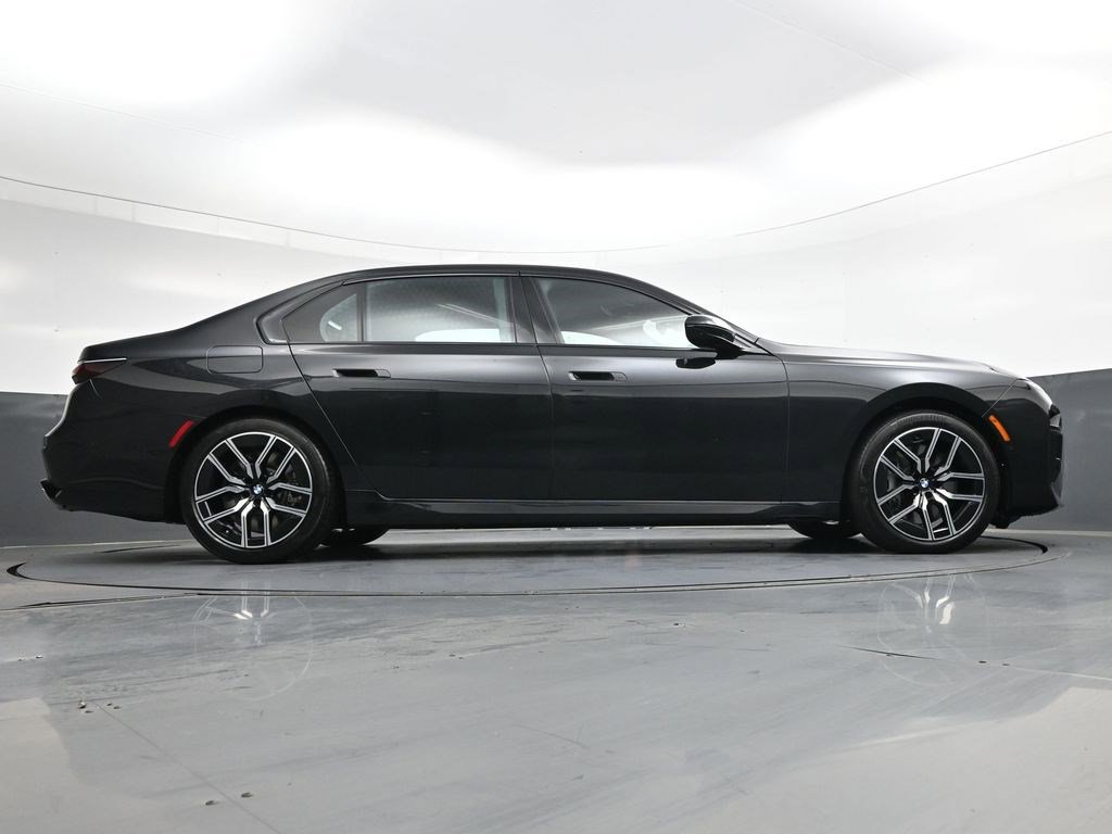 Used 2025 BMW 760i xDrive w/ Luxury Rear Seating Package AWD/4WD image 27