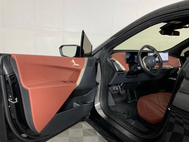 Used 2023 BMW iX xDrive50 w/ Sport Package AWD/4WD image 24