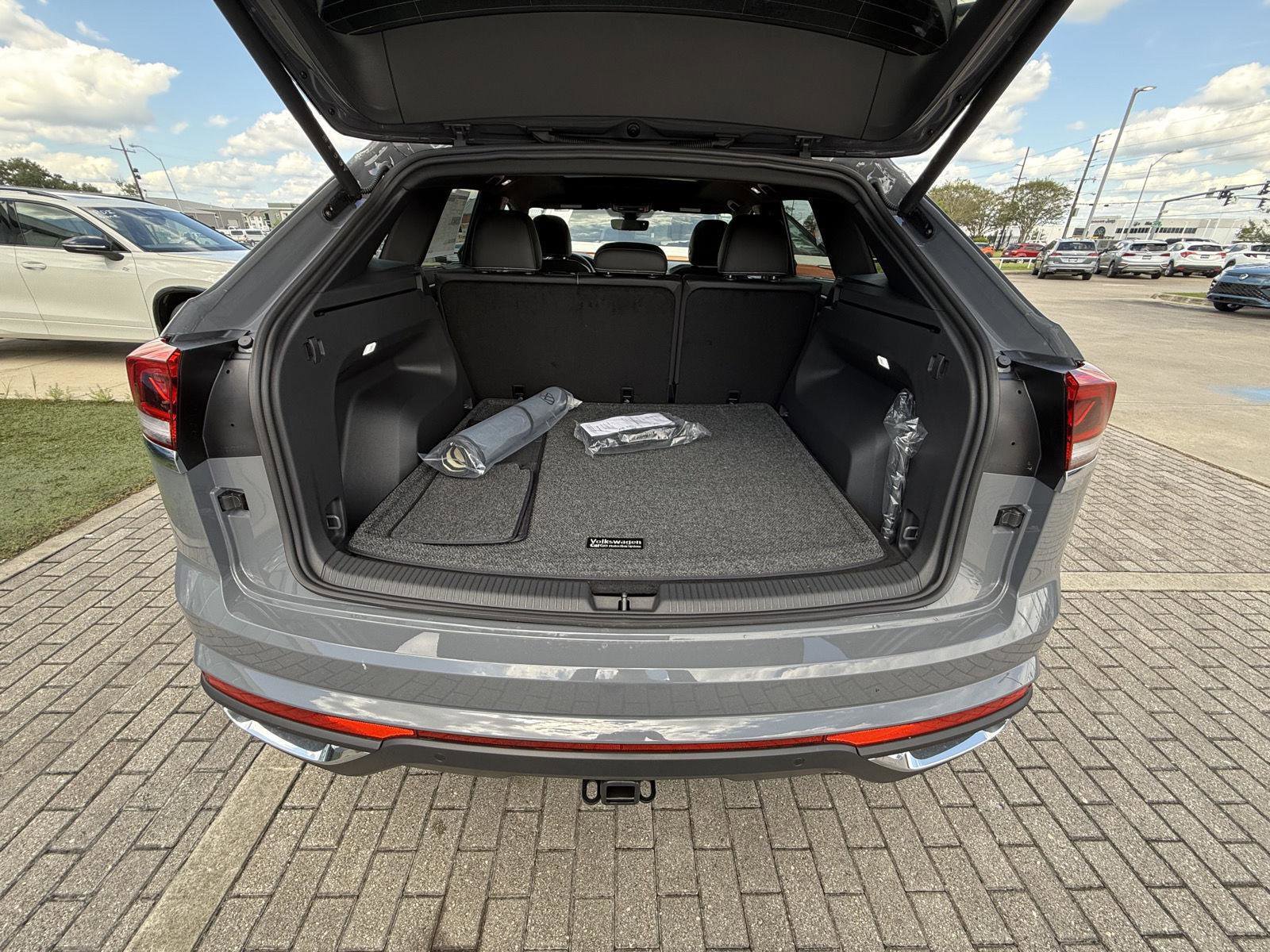 New 2026 Volkswagen Atlas Cross Sport SE image 10