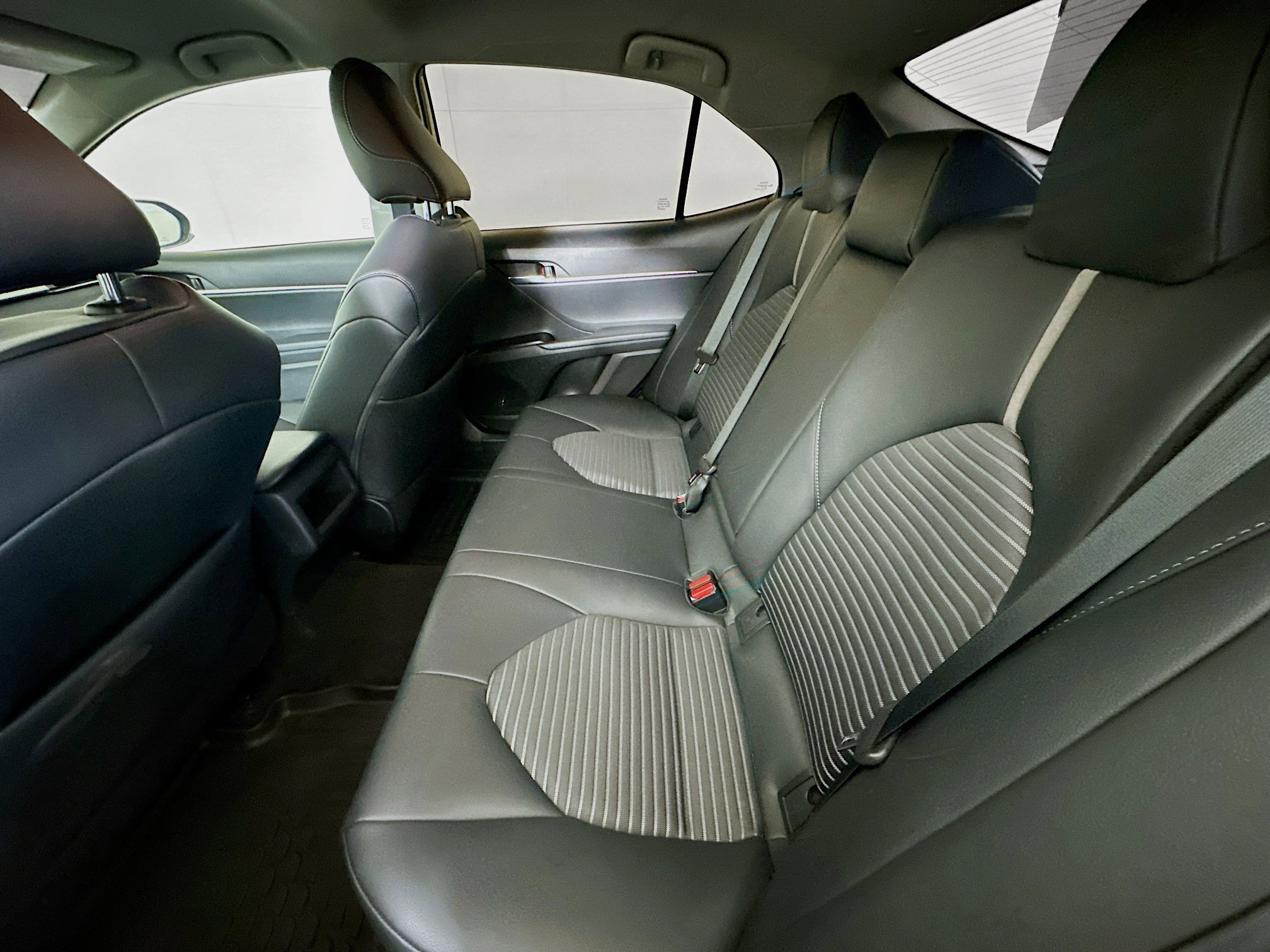 Used 2019 Toyota Camry SE image 25