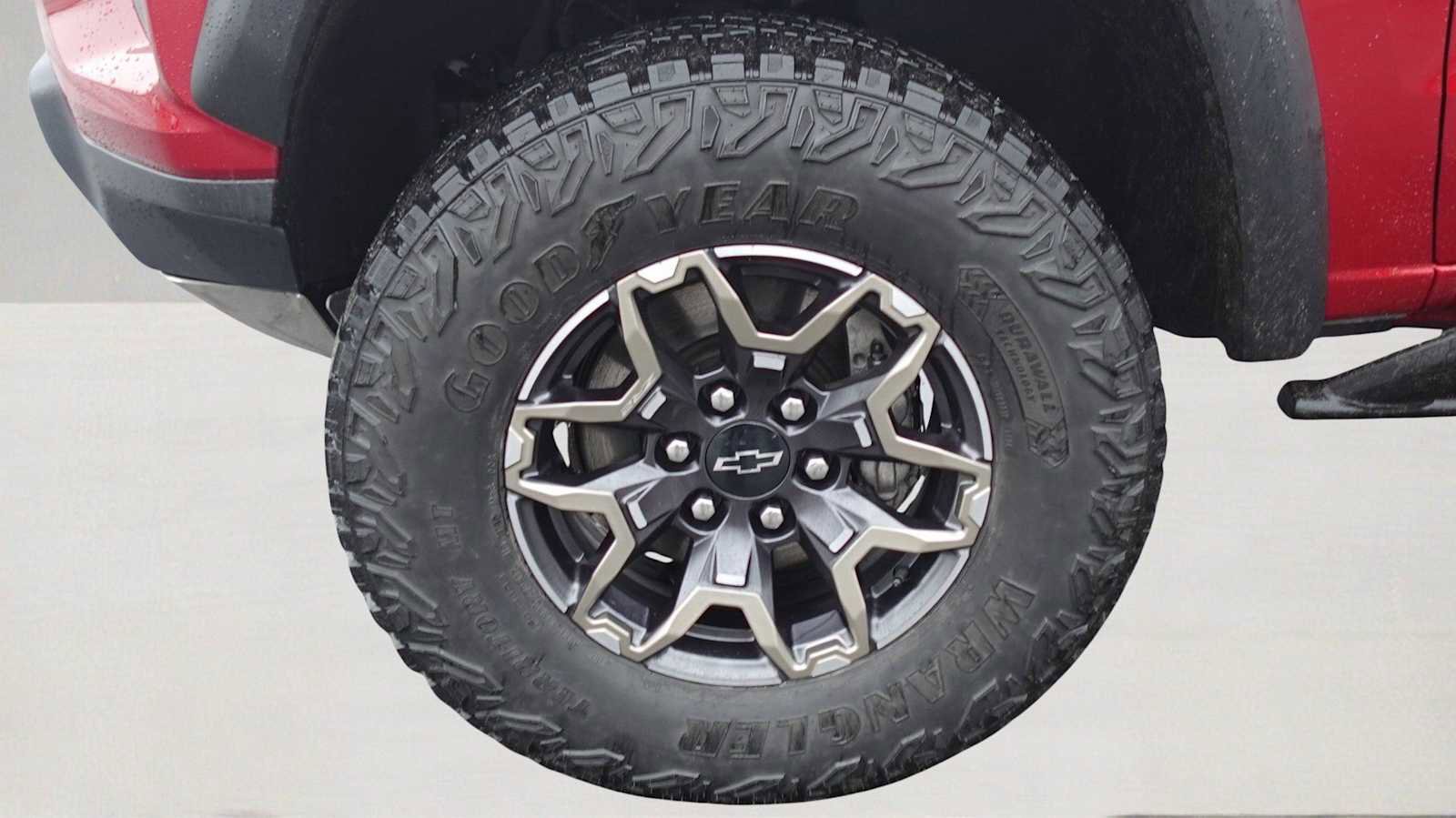 Used 2024 Chevrolet Colorado ZR2 w/ Technology Package AWD/4WD image 9