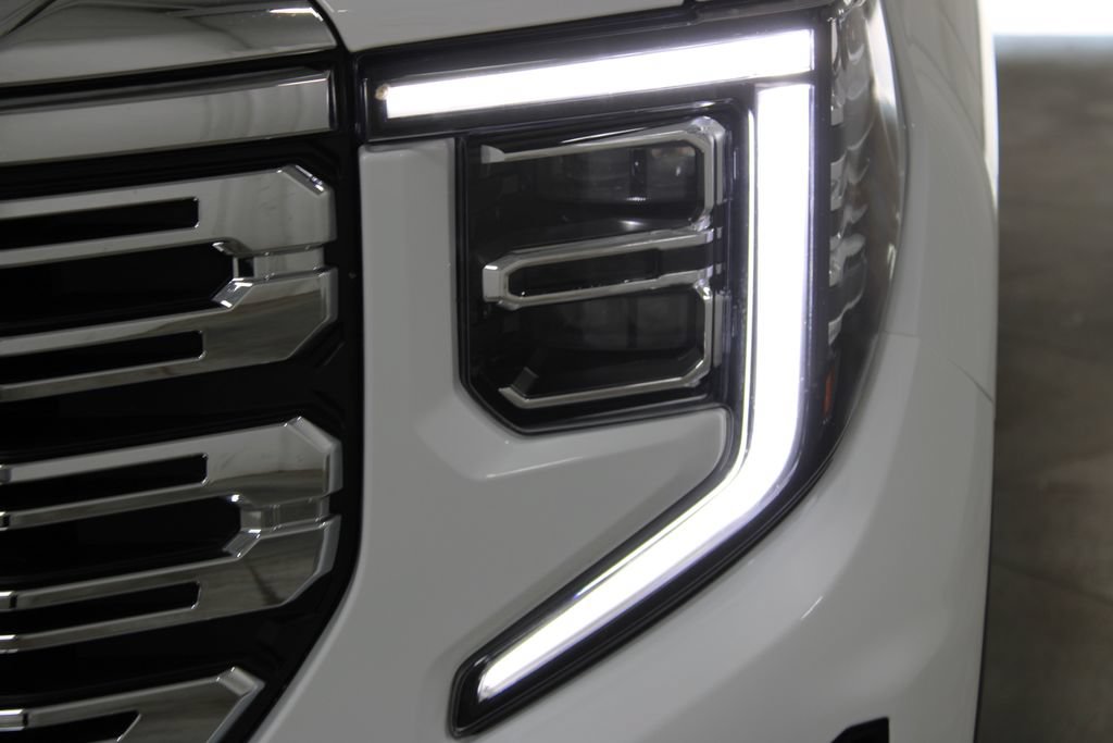 Used 2023 GMC Sierra 1500 Denali w/ Denali Reserve Package AWD/4WD image 14