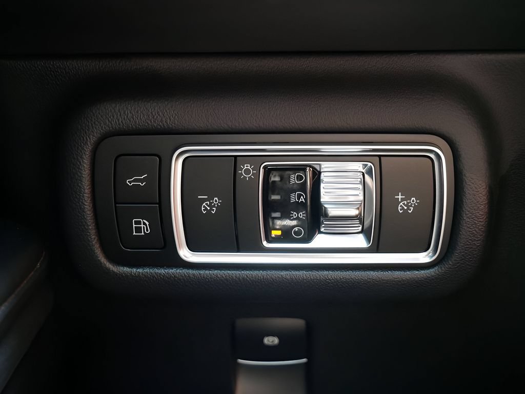 Used 2026 Lincoln Nautilus Premier w/ Equipment Group 102A AWD/4WD image 17