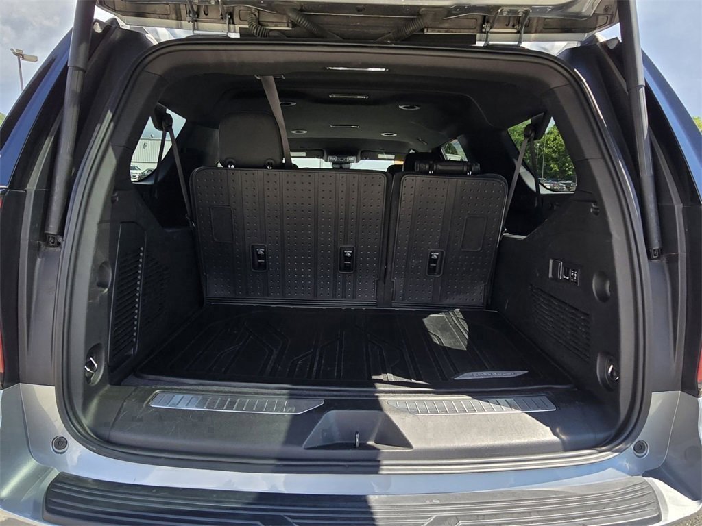Used 2024 Chevrolet Suburban High Country image 17