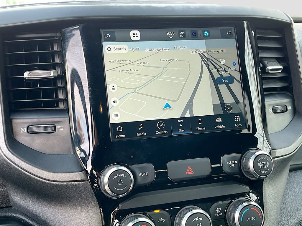 Used 2024 RAM 2500 Tradesman w/ Chrome Appearance Group image 13