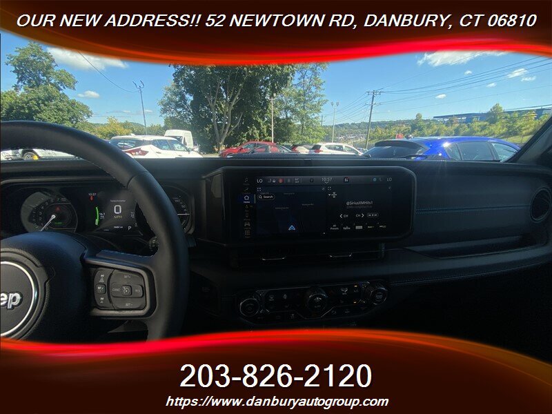 Used 2024 Jeep Wrangler Unlimited Rubicon 4xe w/ Technology Group AWD/4WD image 21