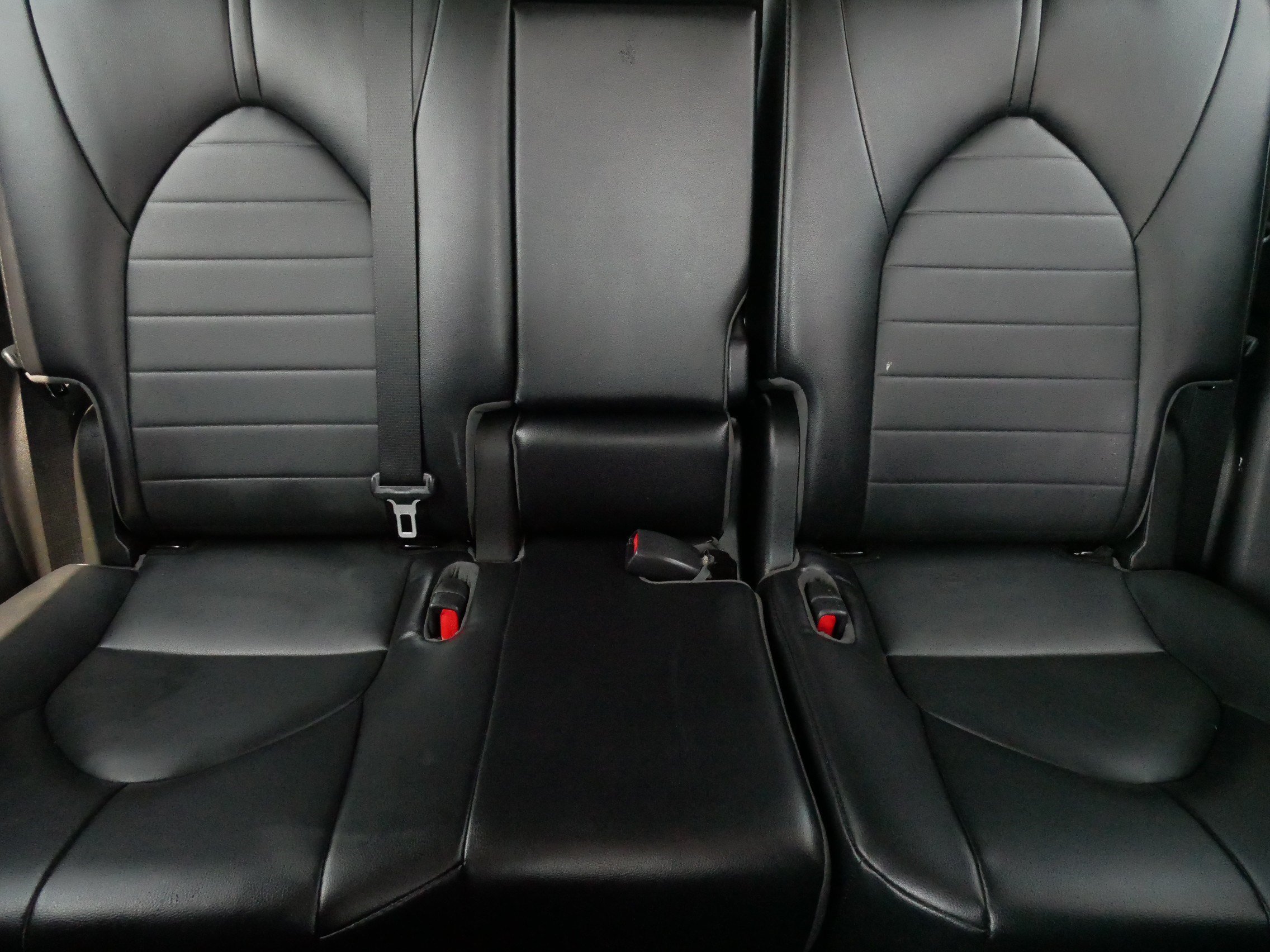 Used 2022 Toyota Highlander XLE AWD/4WD image 13
