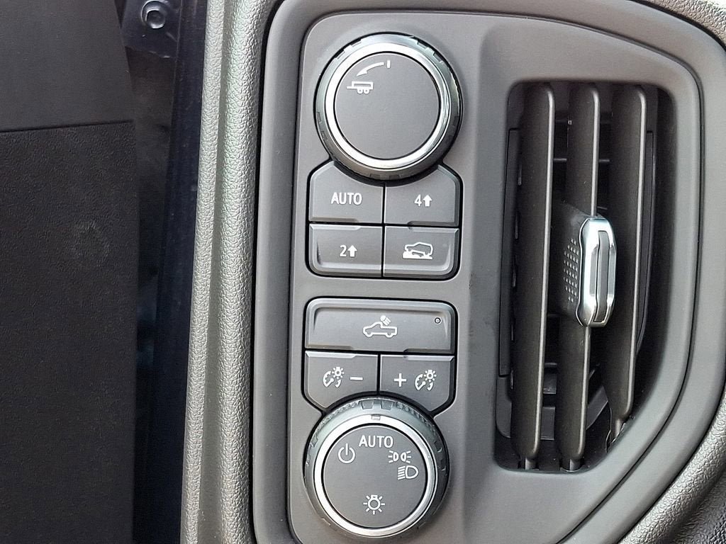 Certified 2020 Chevrolet Silverado 1500 Custom w/ Custom Value Package AWD/4WD image 22