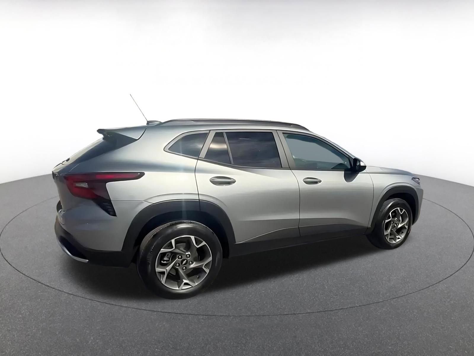 Used 2025 Chevrolet Trax LT w/ LT Convenience Package image 15