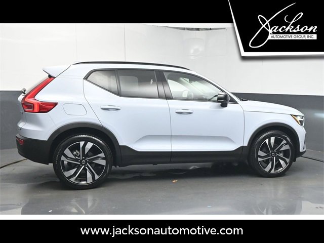 Used 2025 Volvo XC40 B5 Plus w/ Protection Package Premier image 8