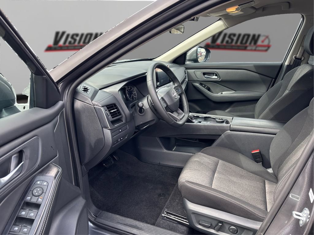 Used 2025 Nissan Rogue SV image 9