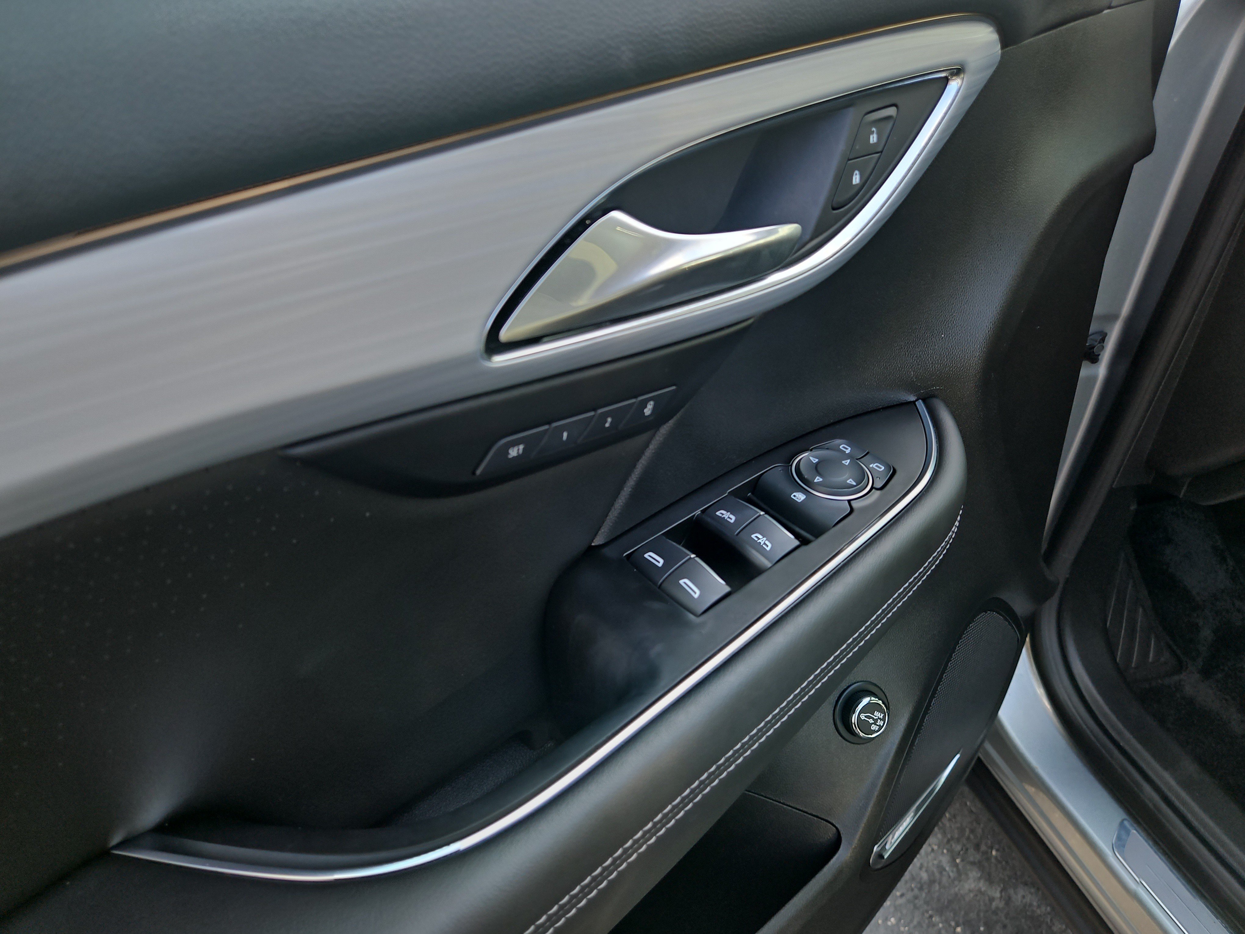 Used 2025 Buick Envision Avenir AWD/4WD image 21