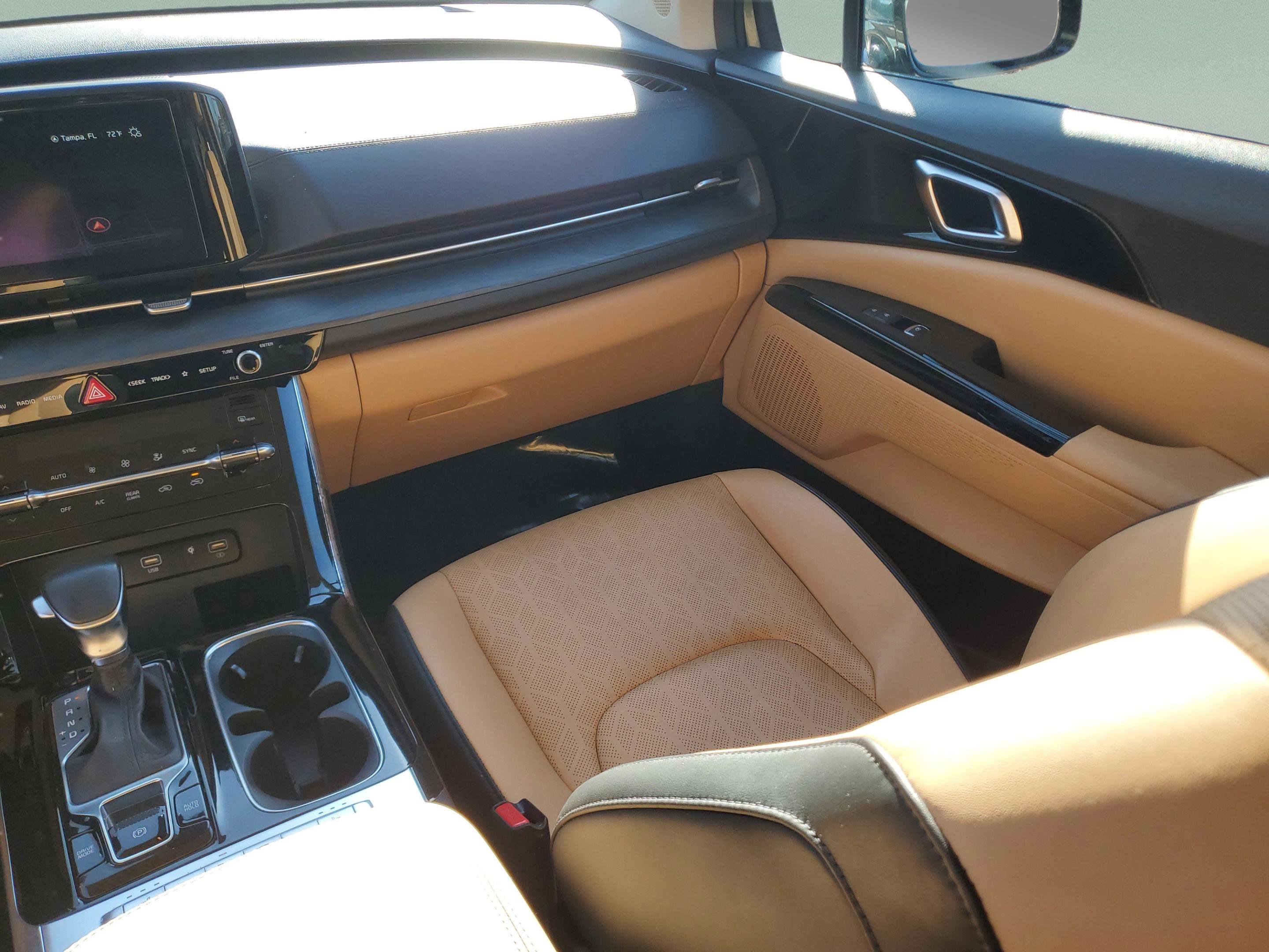 Certified 2023 Kia Carnival EX image 15