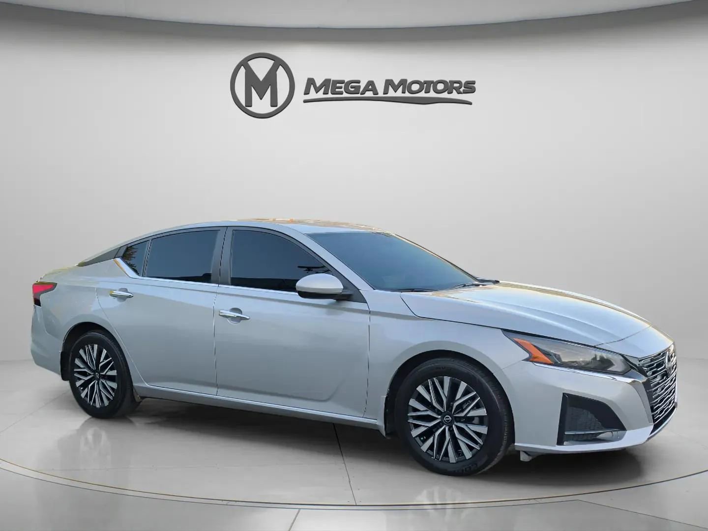 Used 2024 Nissan Altima 2.5 SV w/ SV Premium Package FWD image 10