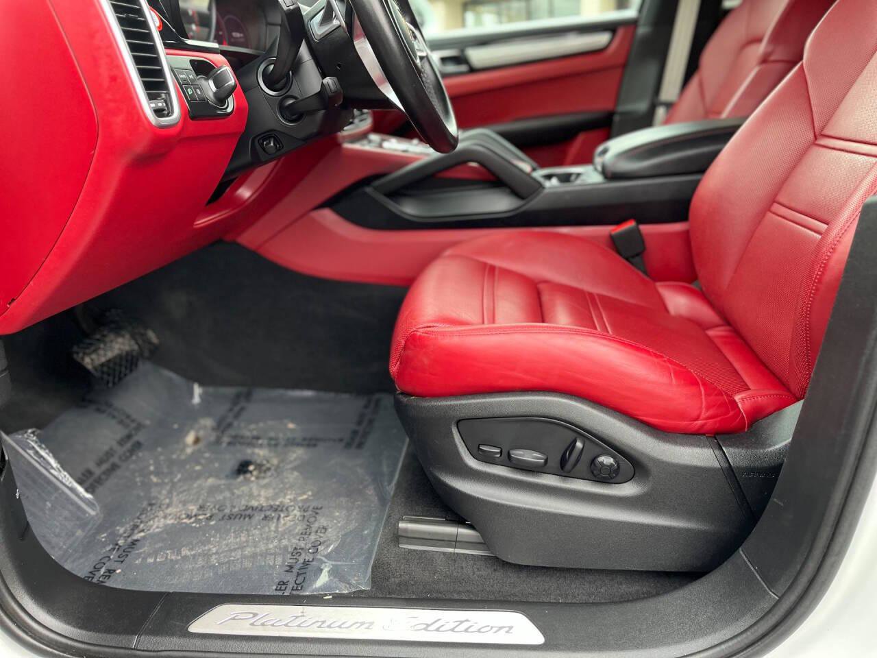 Used 2022 Porsche Cayenne Platinum Edition AWD/4WD image 18