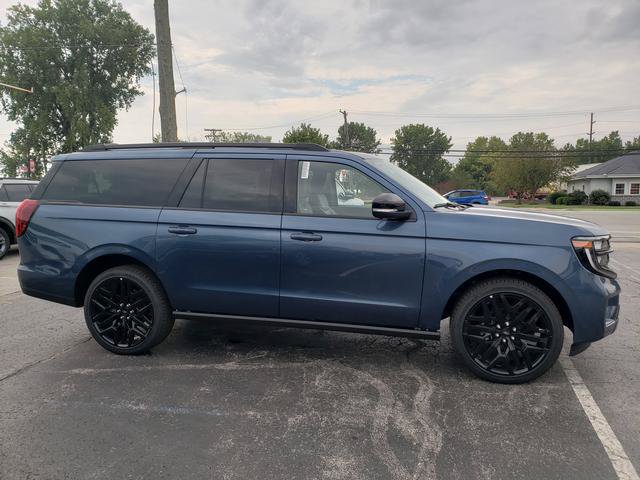 New 2027 Ford Expedition Max Platinum w/ Stealth Performance Package AWD/4WD image 2