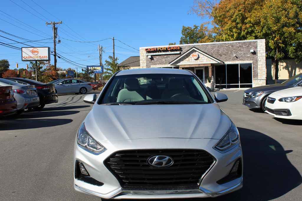 Used 2019 Hyundai Sonata SE image 2