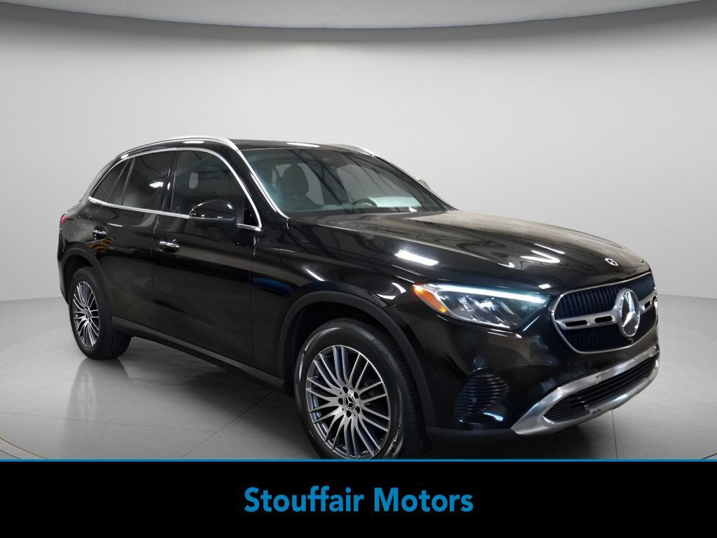Used 2024 Mercedes-Benz GLC 300 4MATIC image 1