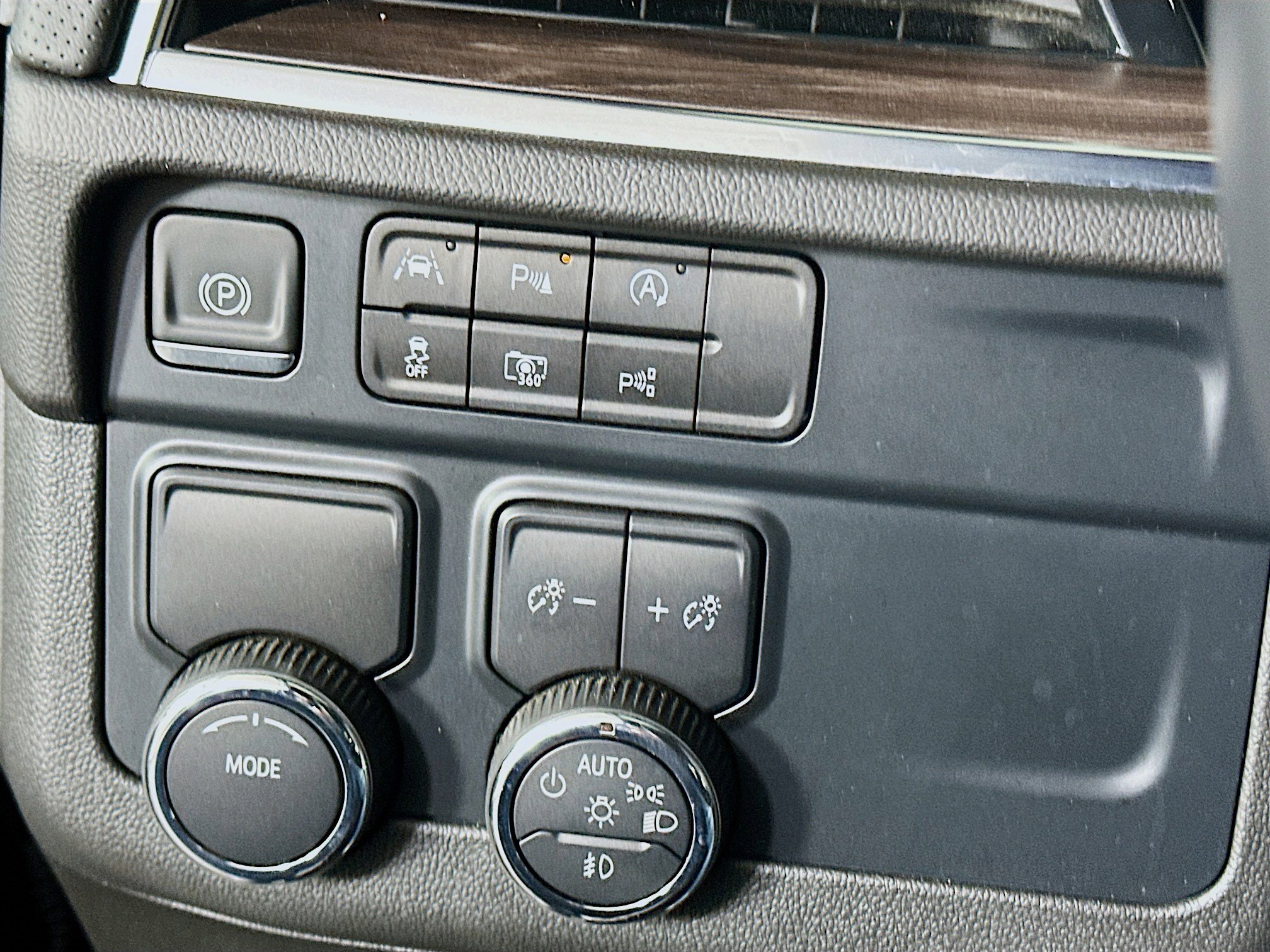 Used 2025 Chevrolet Tahoe Premier image 17