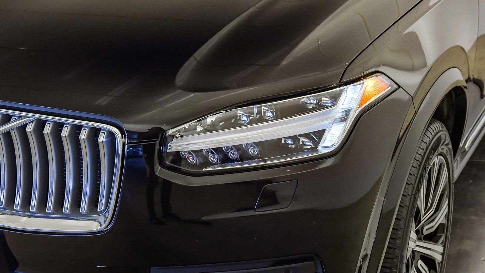 Used 2025 Volvo XC90 B6 Plus image 8