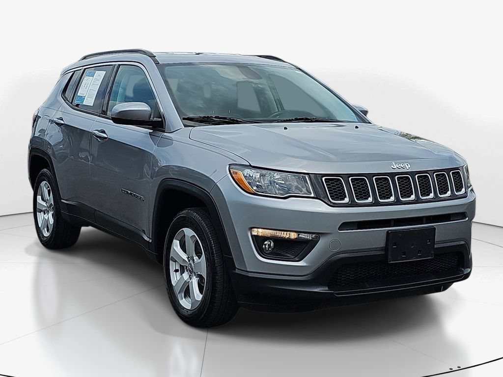 Used 2018 Jeep Compass Latitude w/ Trailer Tow Group AWD/4WD image 3