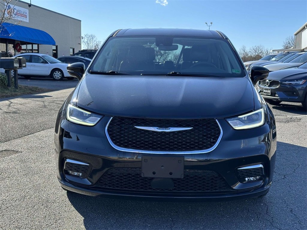 Used 2024 Chrysler Pacifica Touring-L image 24