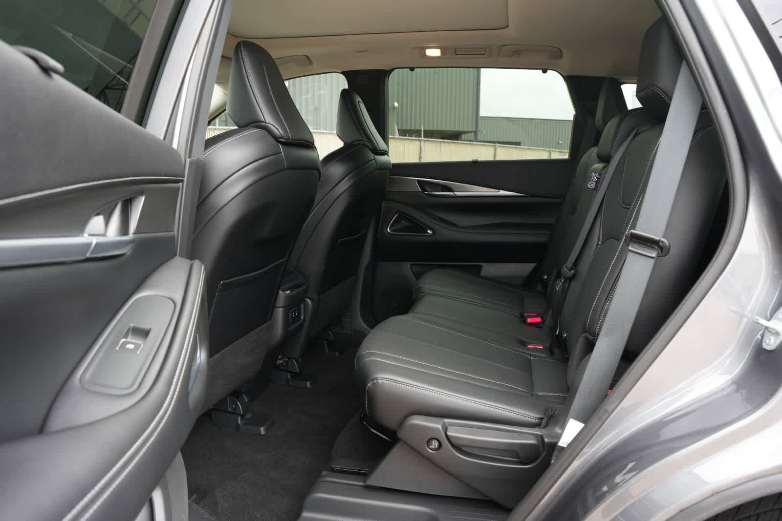 Used 2026 INFINITI QX60 Luxe w/ Cargo Package FWD image 19
