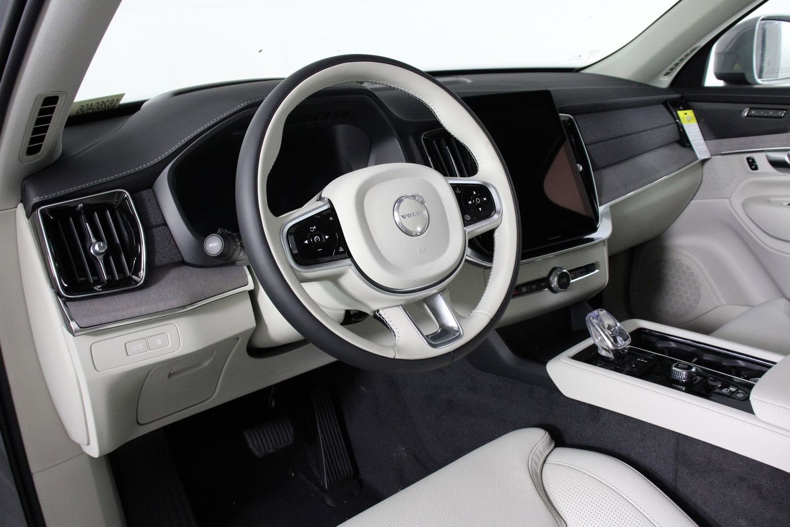 New 2026 Volvo XC90 T8 Ultra image 8