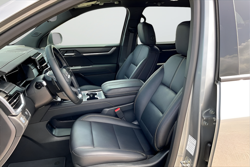 Used 2026 GMC Acadia Elevation w/ Elevation Premium Package FWD image 17
