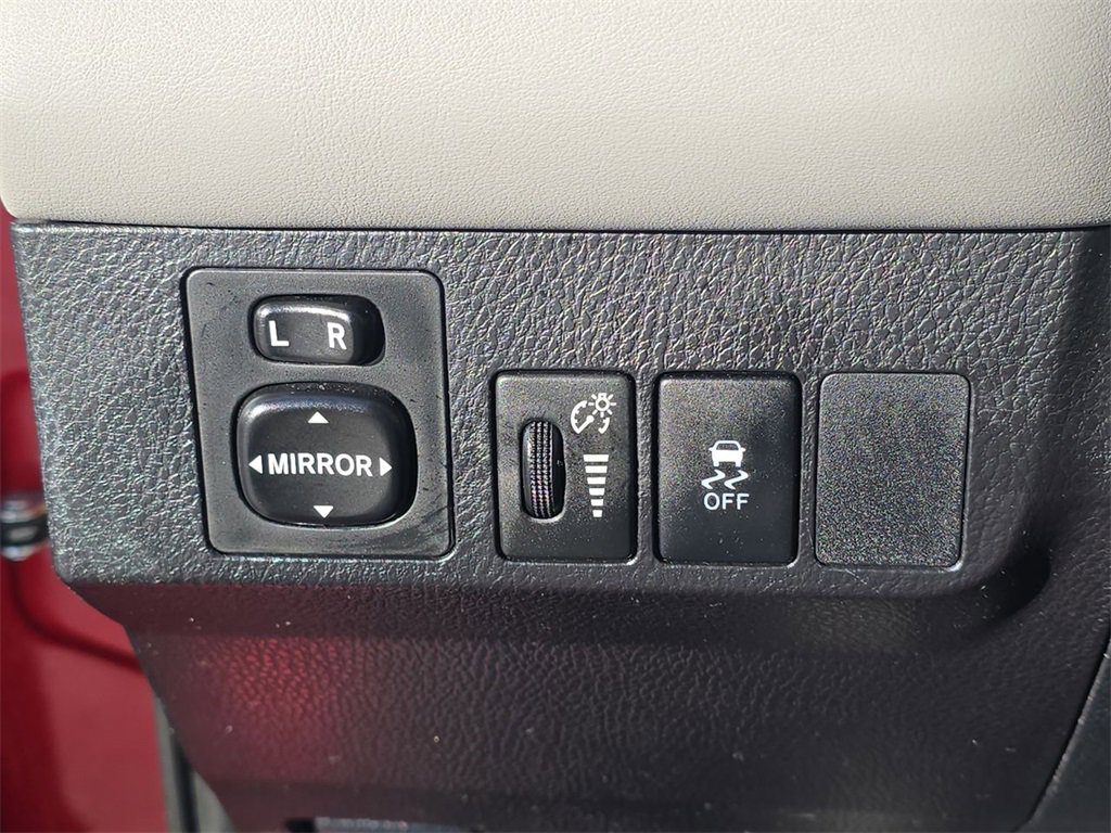 Used 2015 Toyota RAV4 XLE image 18