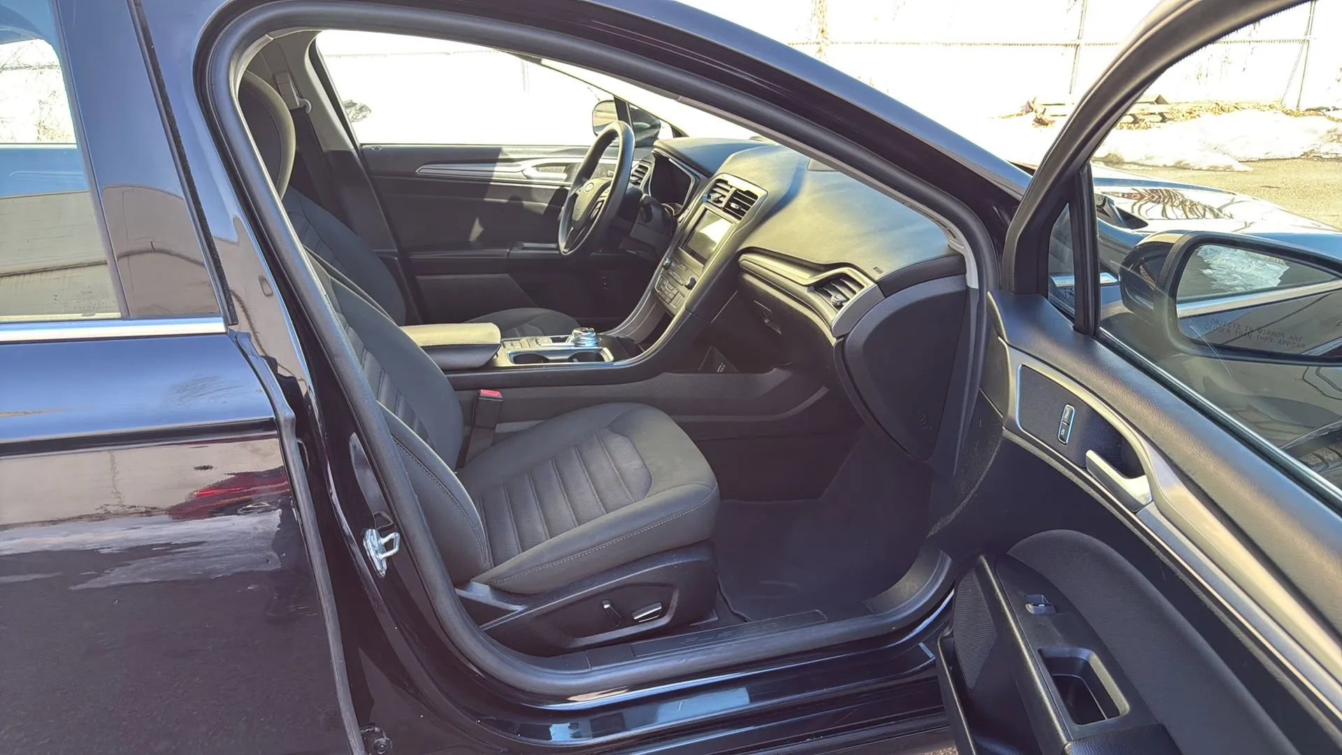 Used 2019 Ford Fusion SE image 25