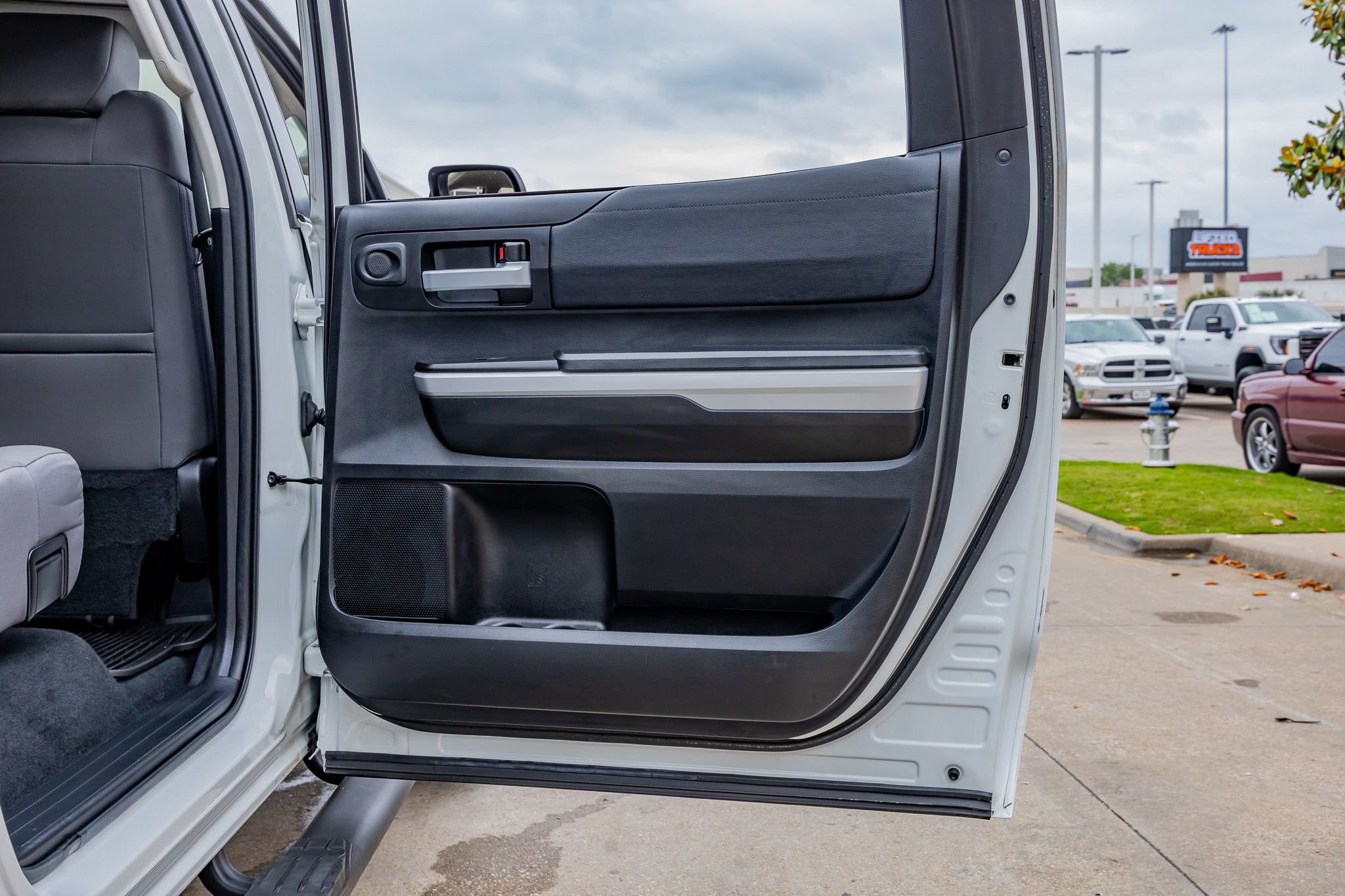 Used 2021 Toyota Tundra SR5 w/ SR5 Upgrade Package AWD/4WD image 39