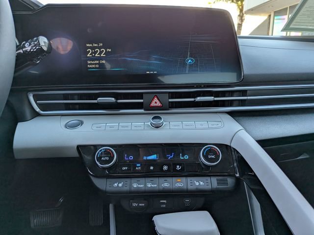Used 2025 Hyundai Elantra Limited image 18