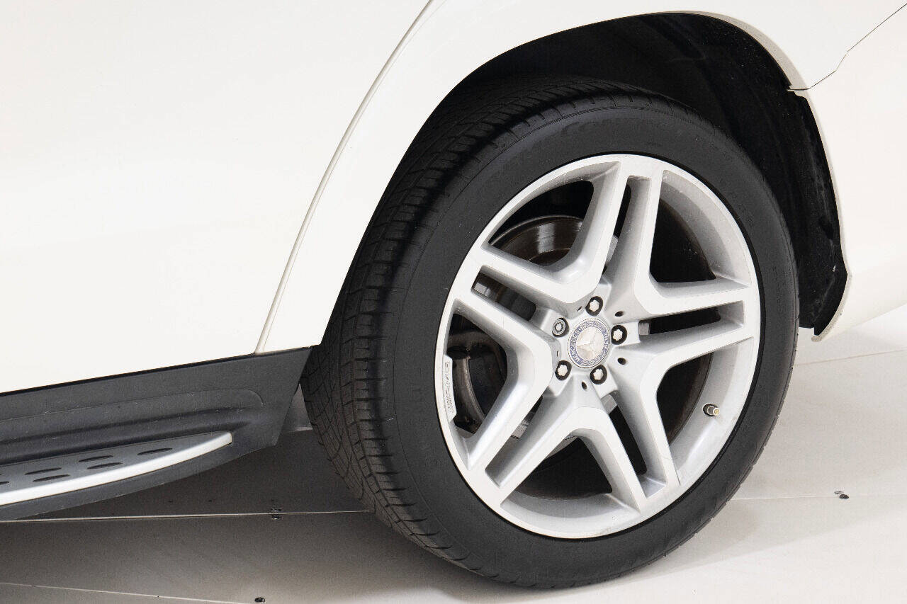 Used 2014 Mercedes-Benz GL 550 4MATIC image 28