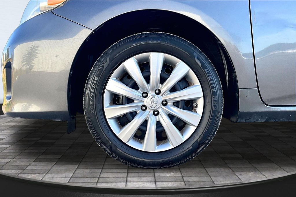 Used 2013 Toyota Corolla LE FWD image 9