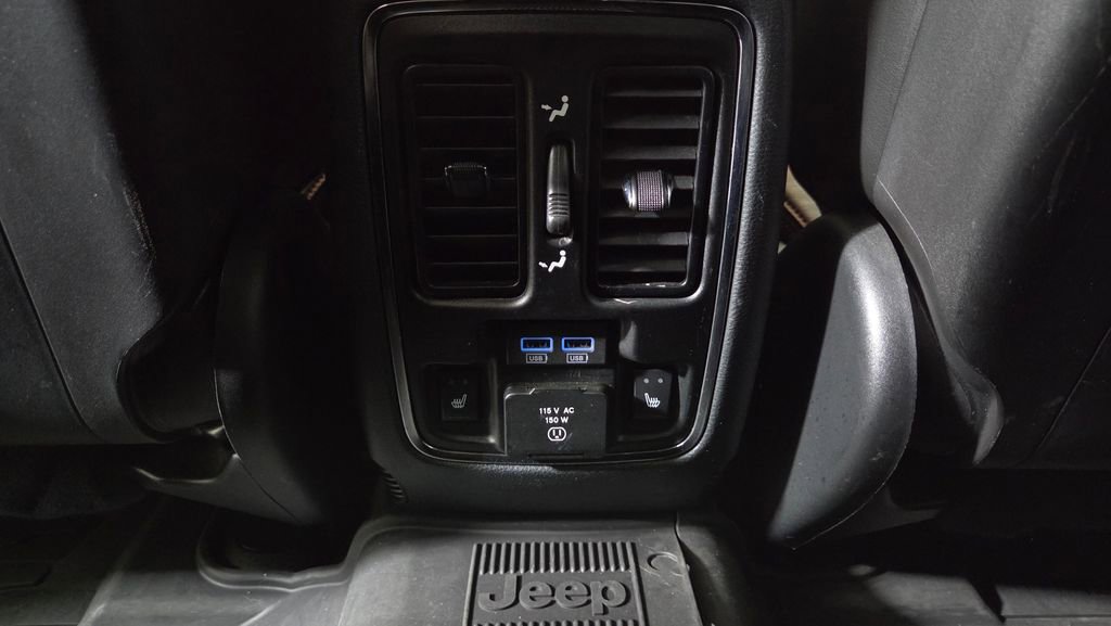 Used 2019 Jeep Grand Cherokee Trailhawk w/ Trailhawk Luxury Group AWD/4WD image 33