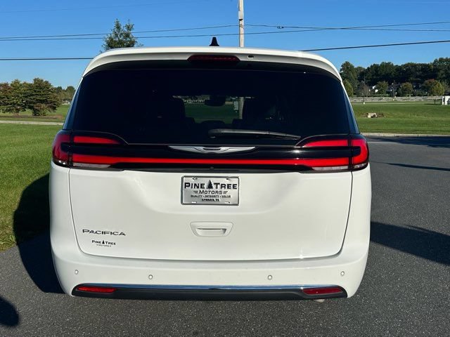Used 2025 Chrysler Pacifica Select FWD image 5