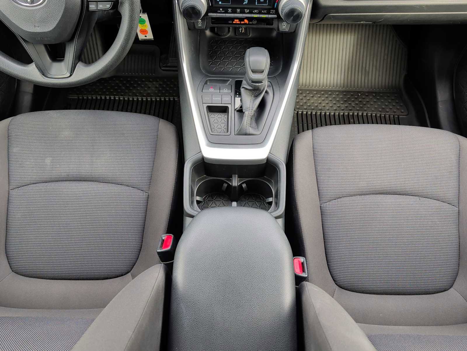 Used 2024 Toyota RAV4 LE image 21