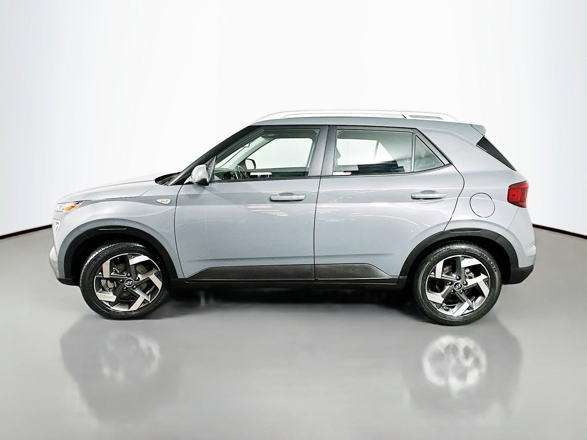 Used 2022 Hyundai Venue SEL image 4