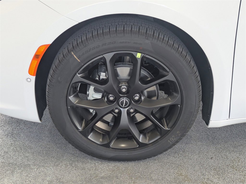 New 2026 Chrysler Pacifica Select image 11