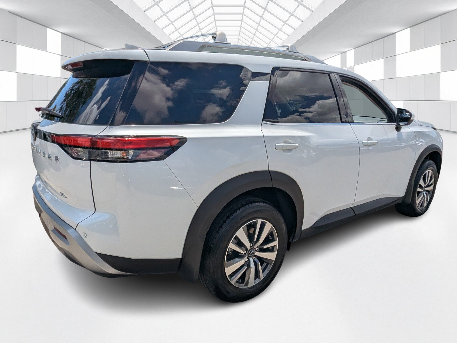 Certified 2025 Nissan Pathfinder SL FWD image 5
