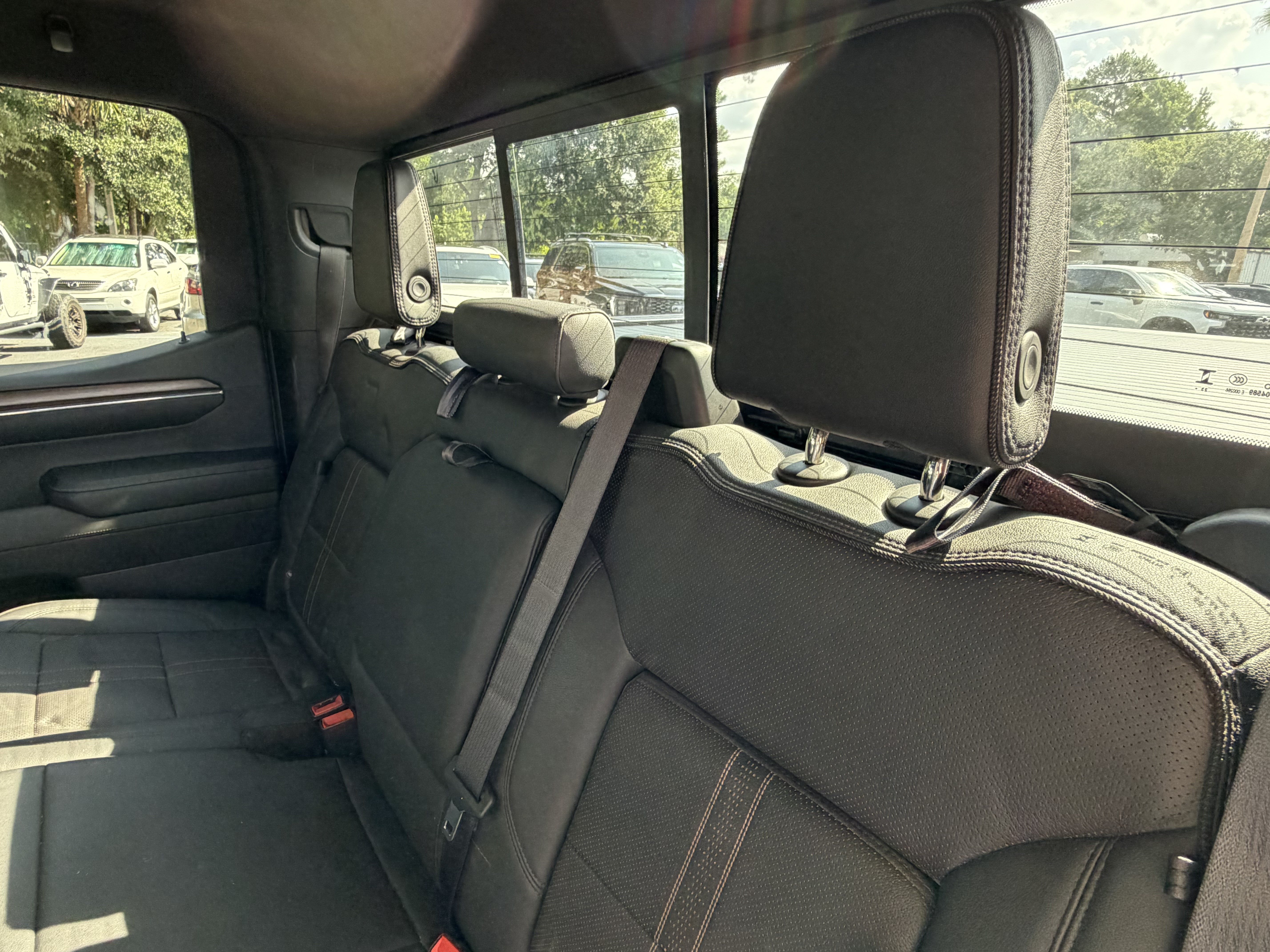 Used 2024 Chevrolet Silverado 1500 High Country w/ Z71 Off-Road Package AWD/4WD image 33