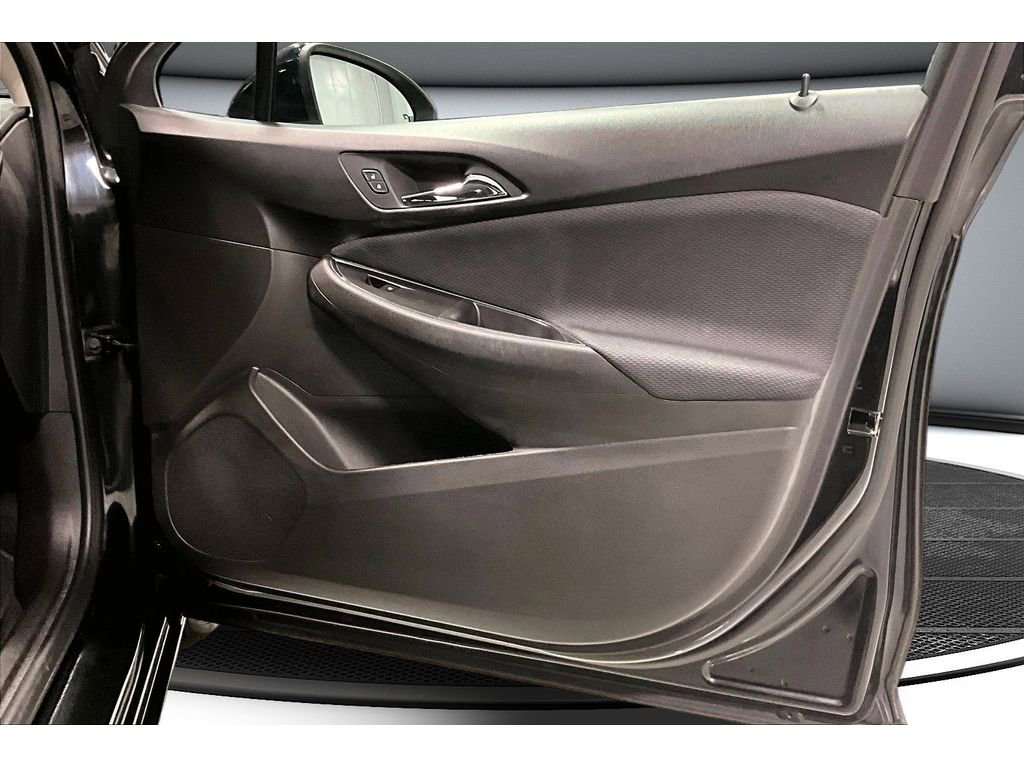 Used 2018 Chevrolet Cruze LT w/ Convenience Package image 24